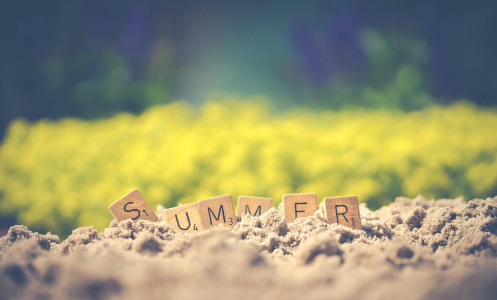 Endlich sind die Sommerferien da und es liegt eine spürbare Vorfreude in der Luft! Doch statt nur das Ausschlafen und gemütliche Sonnenbaden zu genießen, möchten wir euch mit einer Fülle an tollen Ideen versorgen, um eure Ferien mit Spaß und spannenden Erlebnissen zu füllen.