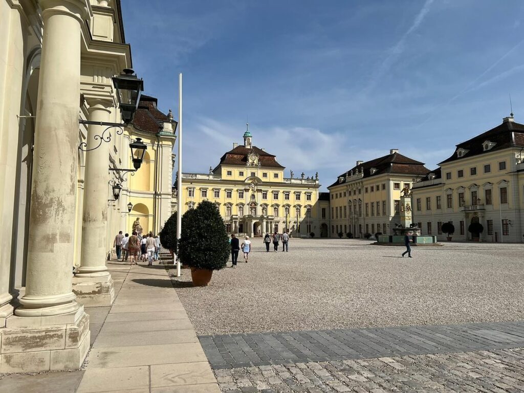 Unser Mitgliederausflug am 22.08.2024 führte uns diesmal in die wunderschöne Stadt Ludwigsburg in das Residenzschloss.